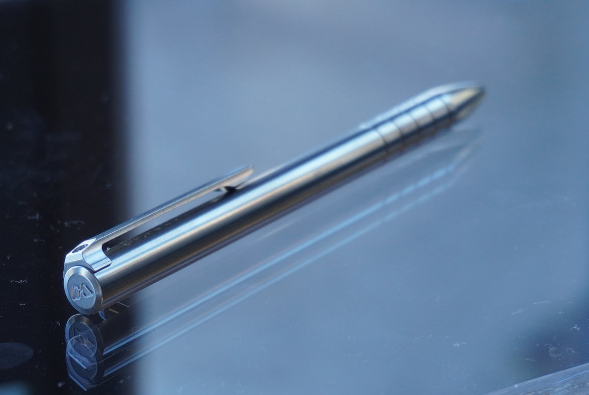 MAGNUS ClickShift V4 レバー式機構 チタン製ボールペン ClickShift™ Pen - Titanium - SE089 – Magnus Fidgets