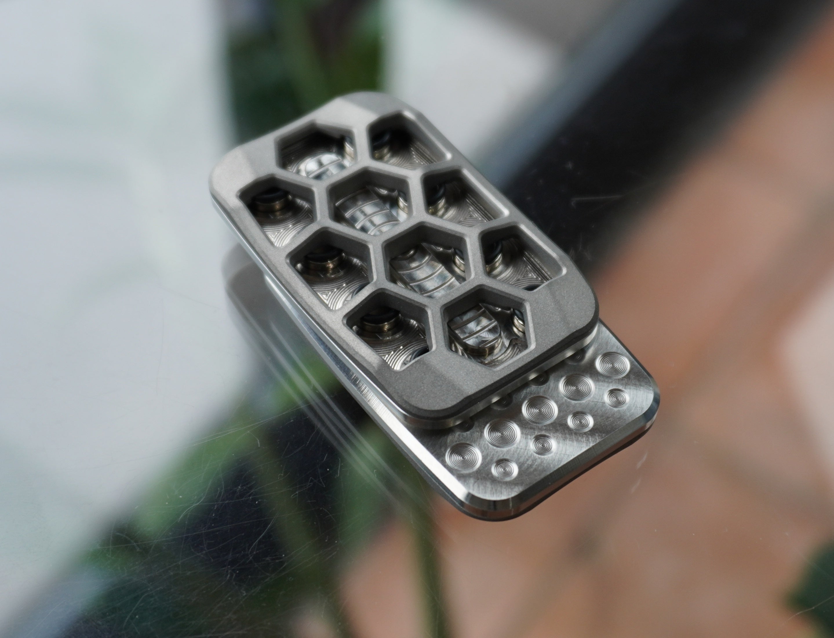 Titanium (Stonewash) - SE118 - Squashed Toad "Skelly Hex" - 3-Click