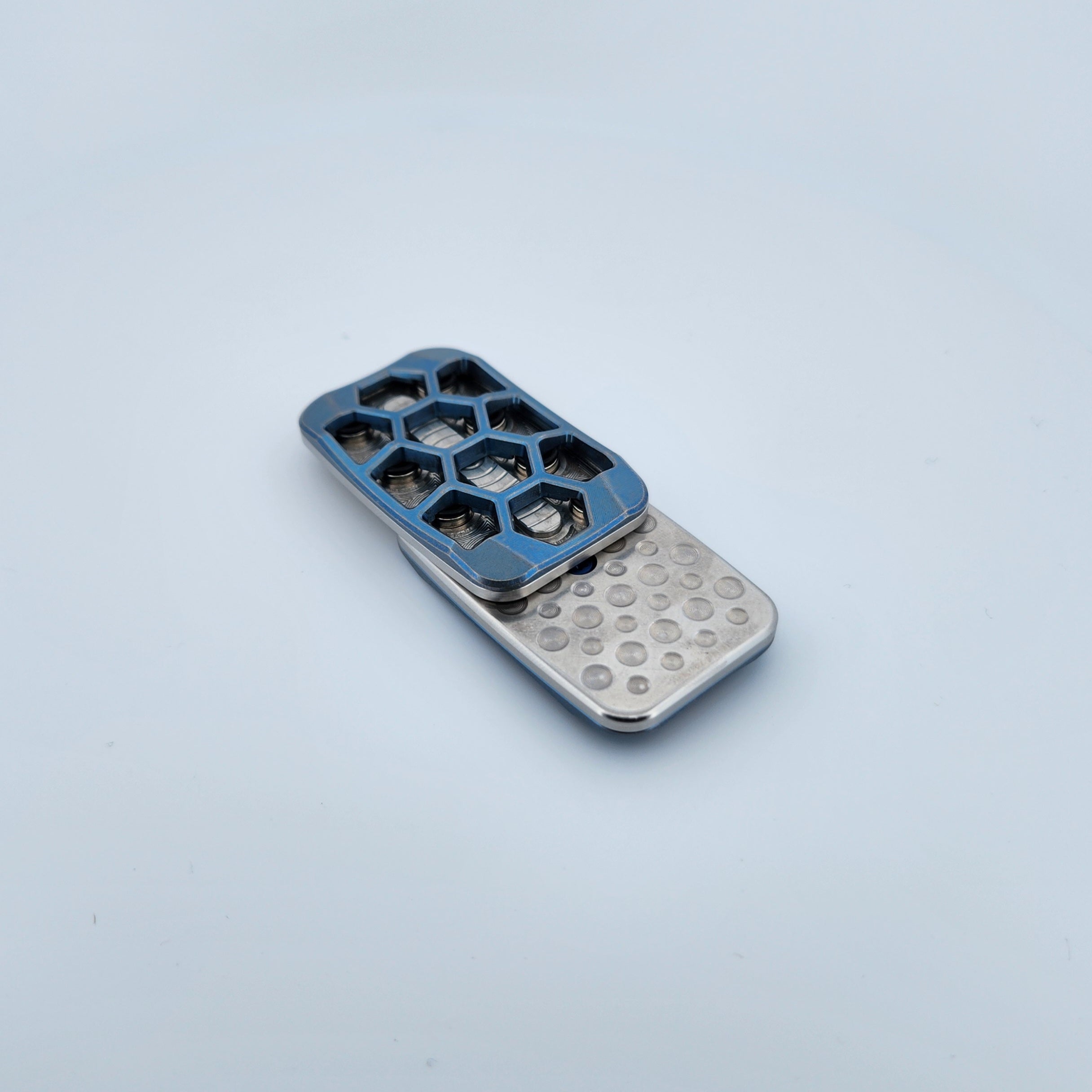 Titanium - SE320 - Squashed Toad "Skelly Hex" - 3-Click