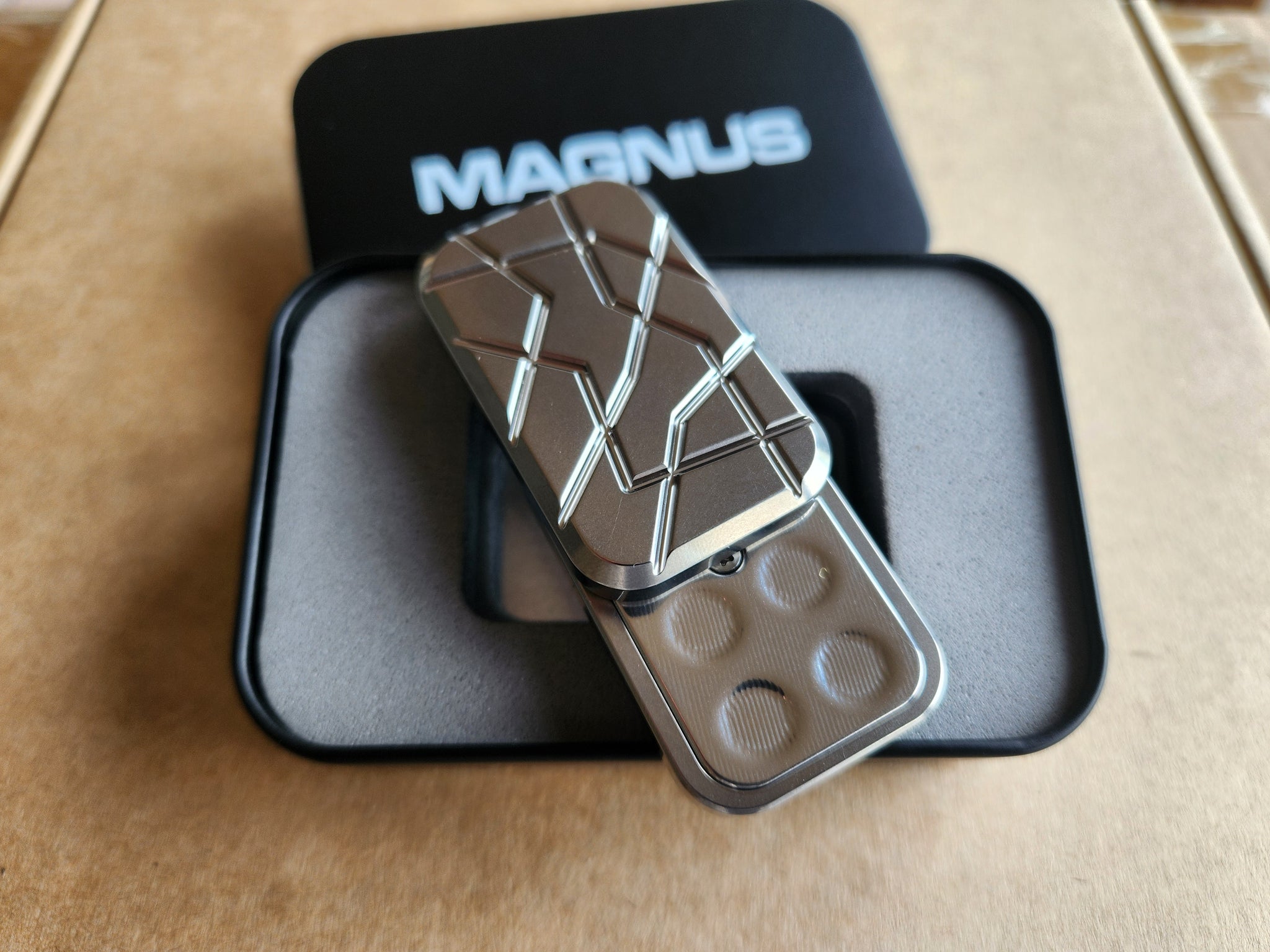 Titanium - SD047 - Crack 3-Click – Magnus Fidgets